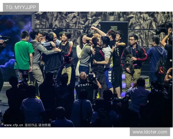 《电竞行业新动态:全球赛季开启,顶级战队激烈争夺年度冠军》 《电竞行业新动态:全球赛季开启,顶级战队激烈争夺年度冠军》