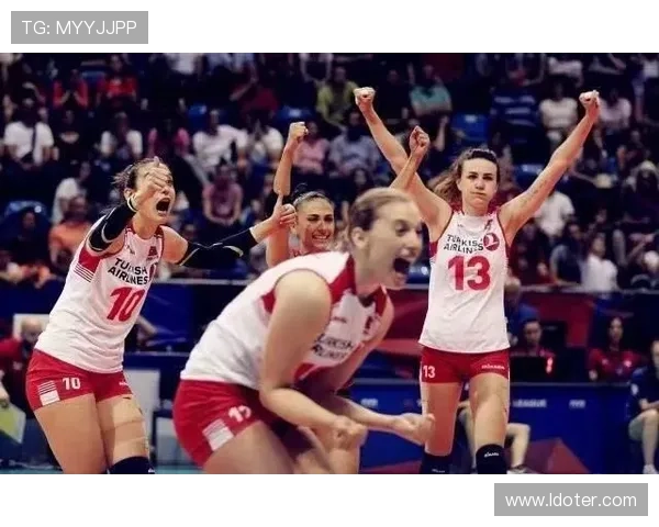 中国女排连克强敌挺进总决赛展现顽强拼搏精神再燃冠军希望 中国女排连克强敌挺进总决赛展现顽强拼搏精神再燃冠军希望