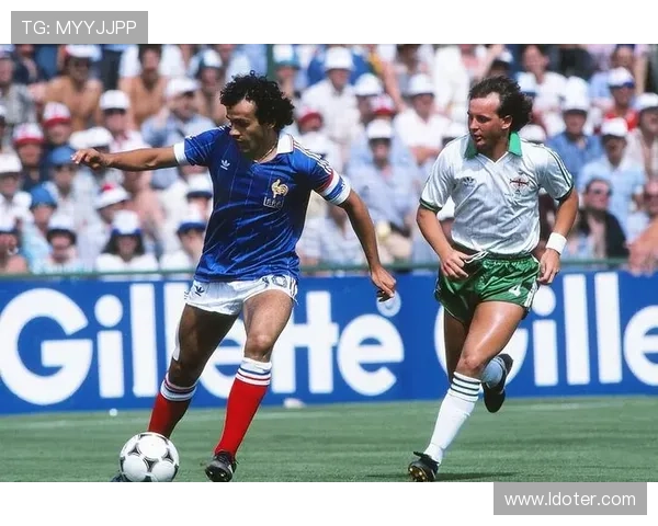 意甲历史中前卫右脚球员的战术演变与技术风格深度解析 意甲历史中前卫右脚球员的战术演变与技术风格深度解析