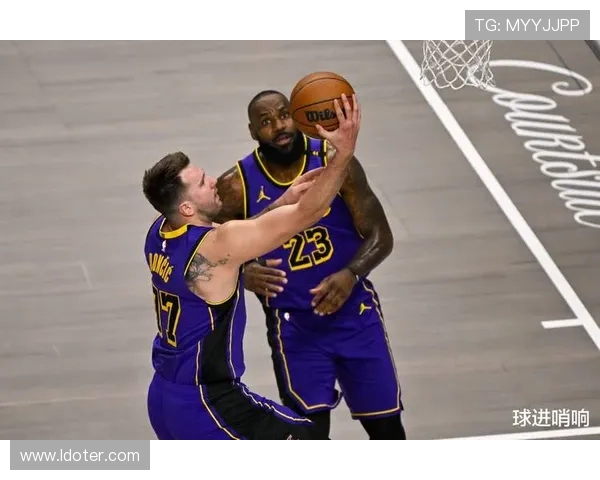 湖人逆转击败勇士 詹姆斯关键时刻连得十分助球队豪取四连胜 湖人逆转击败勇士 詹姆斯关键时刻连得十分助球队豪取四连胜
