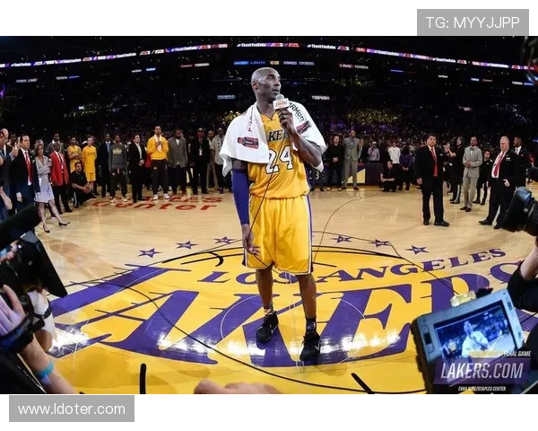 科比退役后首次公开亮相,致辞感人回顾职业生涯