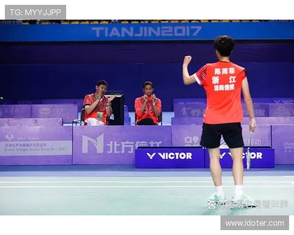 网球新星横扫赛场 创历史记录全网球界瞩目 网球新星横扫赛场 创历史记录全网球界瞩目