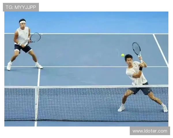 新赛季网球赛场掀起强劲对决风暴焦点球星状态全面解析热潮来袭中 新赛季网球赛场掀起强劲对决风暴焦点球星状态全面解析热潮来袭中