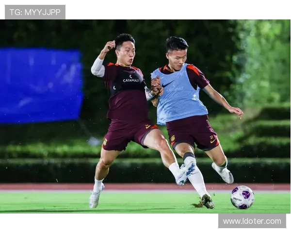 国家队集训备战世预赛核心球员回归引发球迷期待新战术磨合效果 国家队集训备战世预赛核心球员回归引发球迷期待新战术磨合效果