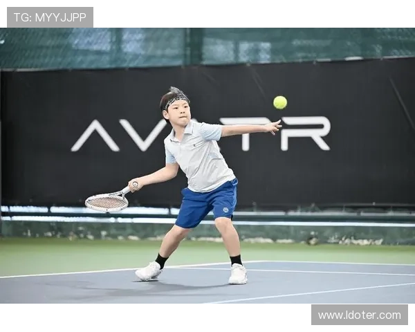 新赛季网球巡回赛升温名将回归新星崛起引发关注球迷热议赛事格局变化