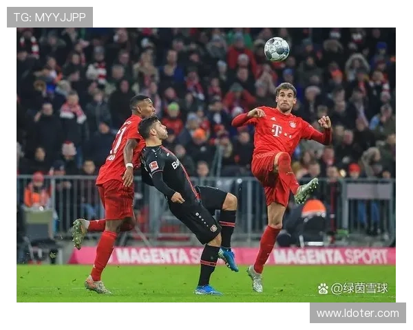 激战绿茵赛场豪门鏖战揭示新赛季格局变动与转会市场焦点分析